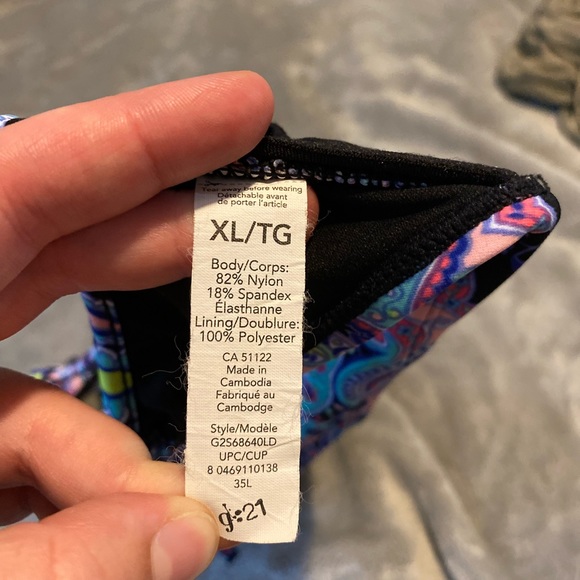 Bathing suit too - Picture 2 of 3